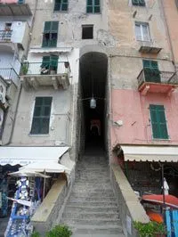 click to zoom - 1.51 MB Portovenere - The tunnel from seafront to the main street<br>
3240x4320, 1.51 MB